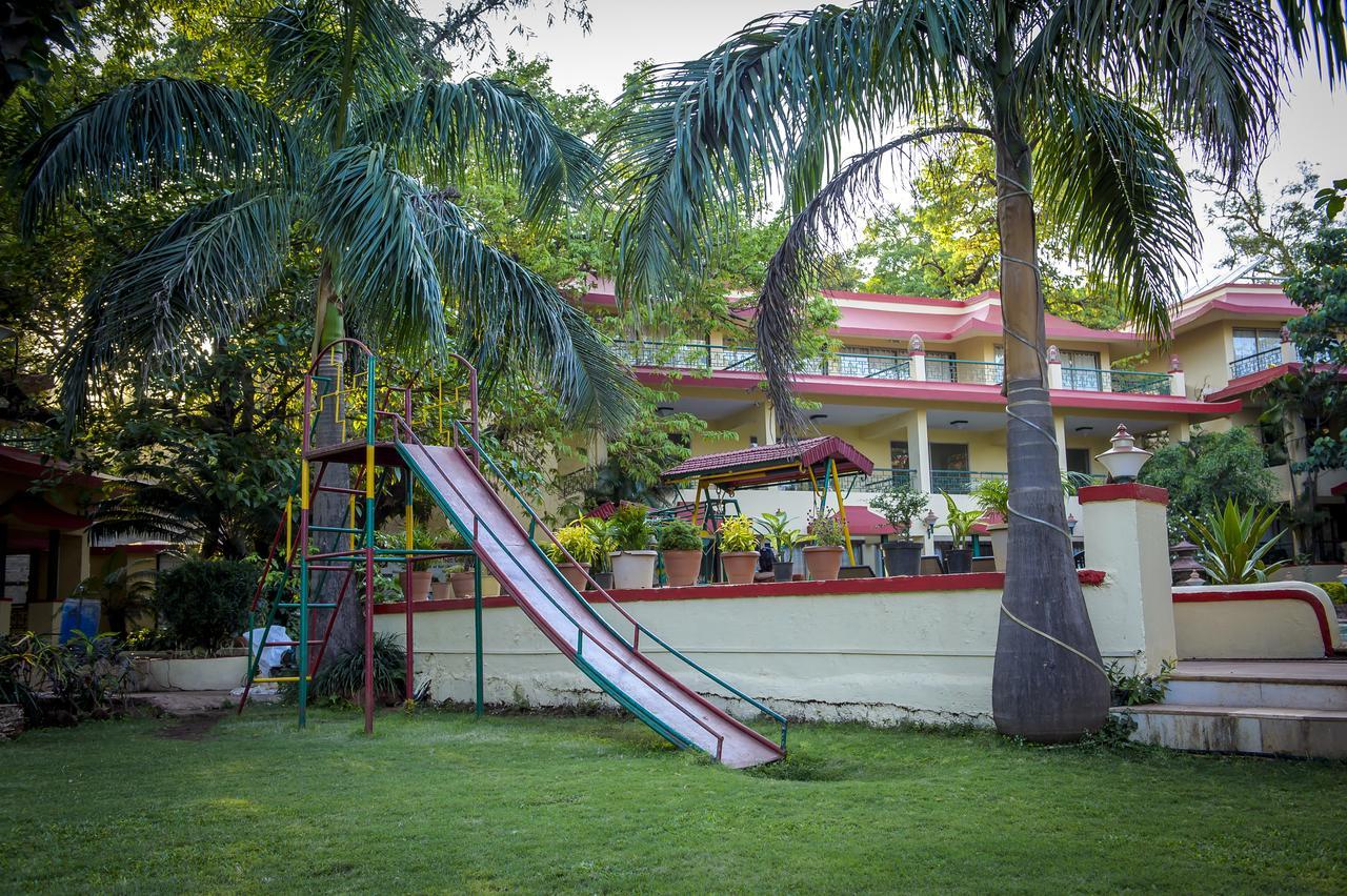 Adamo The Resort Matheran Eksteriør bilde